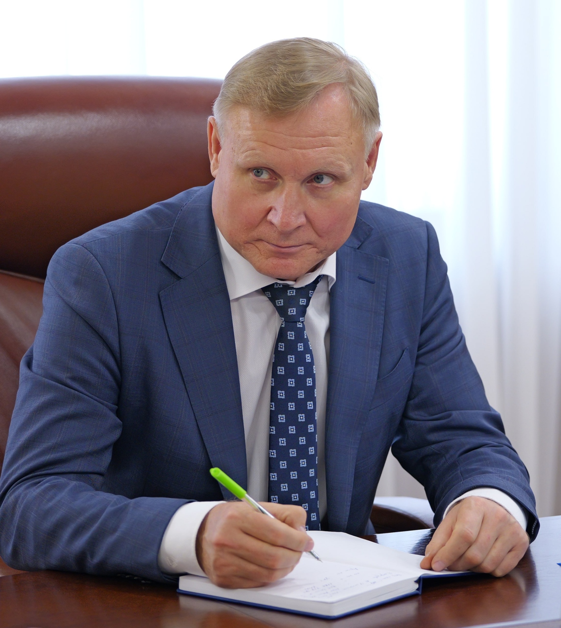 Владимир Попов