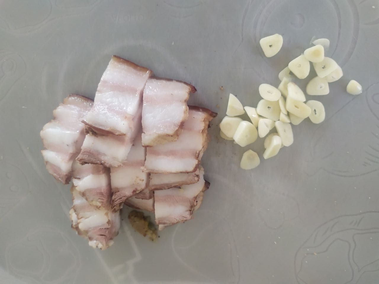 сало, чеснок.jpg