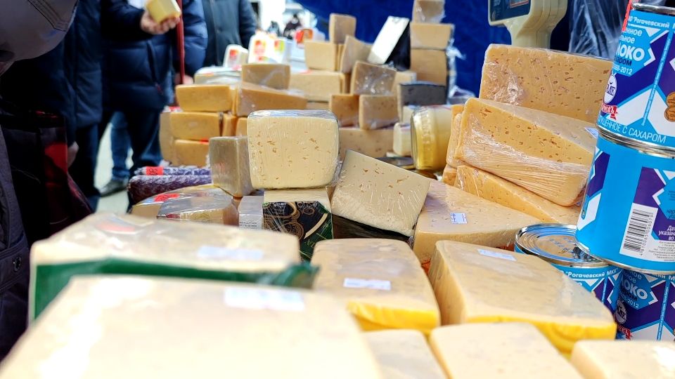 Сыр на прилавке